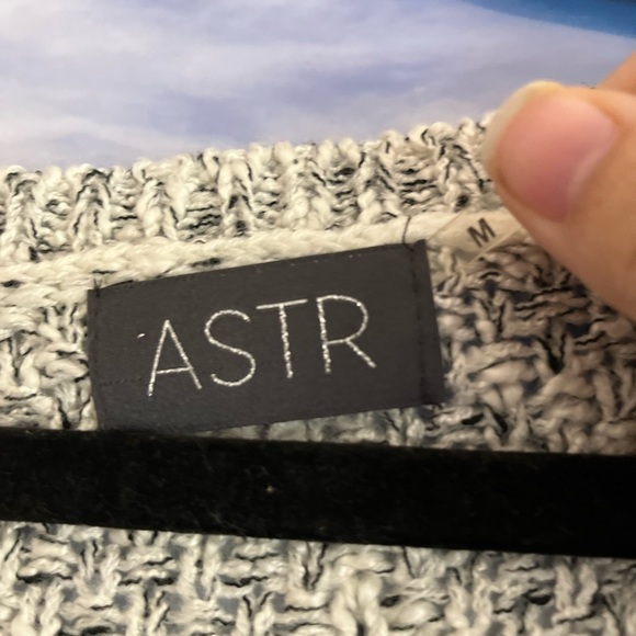 ASTR Marbled Oversized Knit Sweater with Cutout Balloon Sleeves - Picture 7 of 10